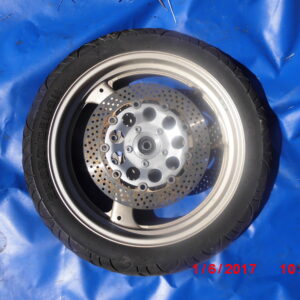 Vorderrad mit Bremsscheibe Suzuki GSX600F Typ GN72B